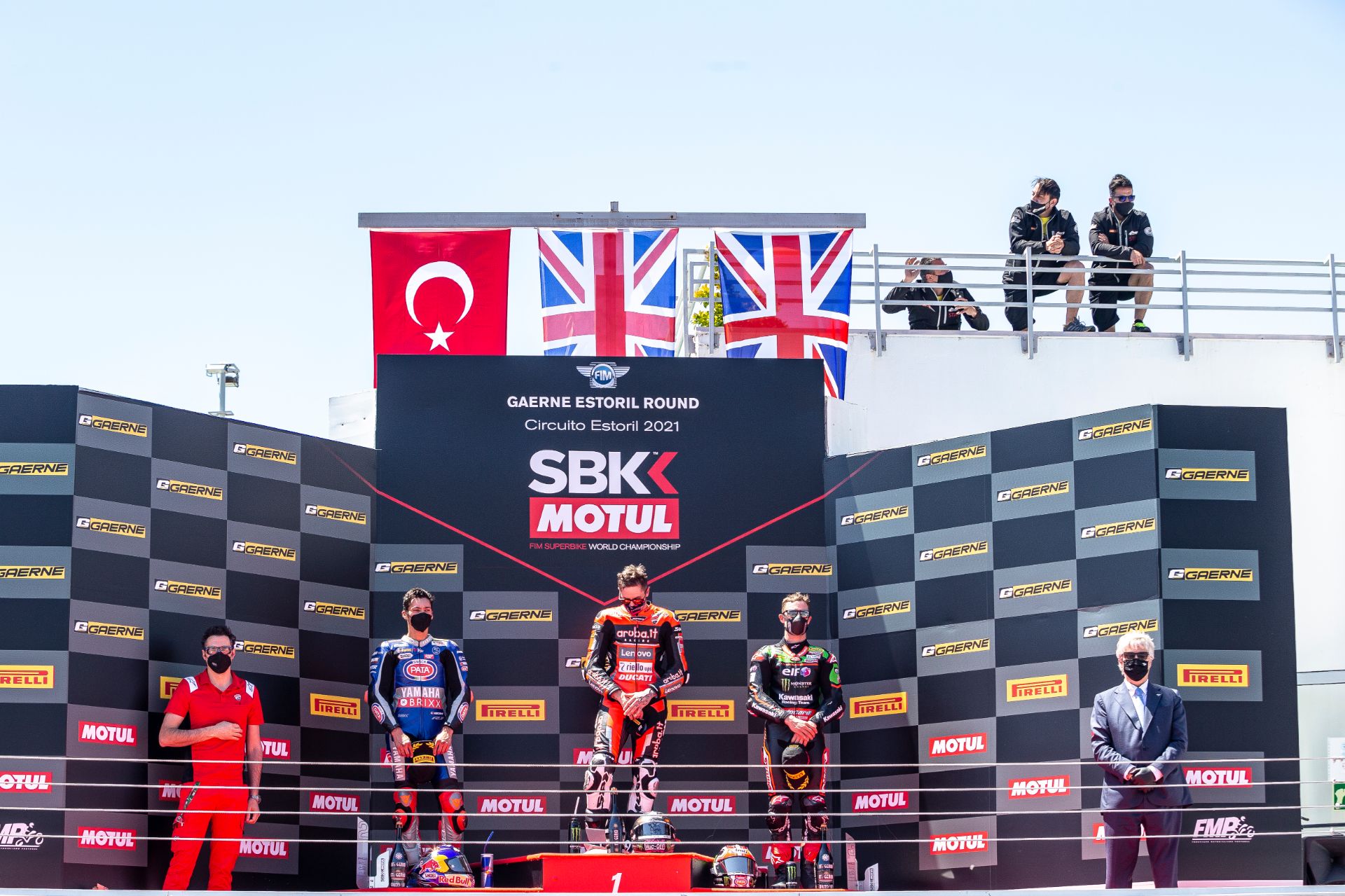 Toprak Adım Adım Zirveye Tırmanıyor